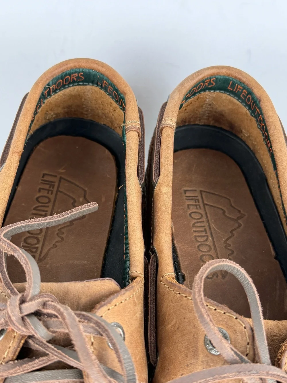 Life Outdoors two-eyelet boat shoe with tan leather laces metal eyelets Sz 10D